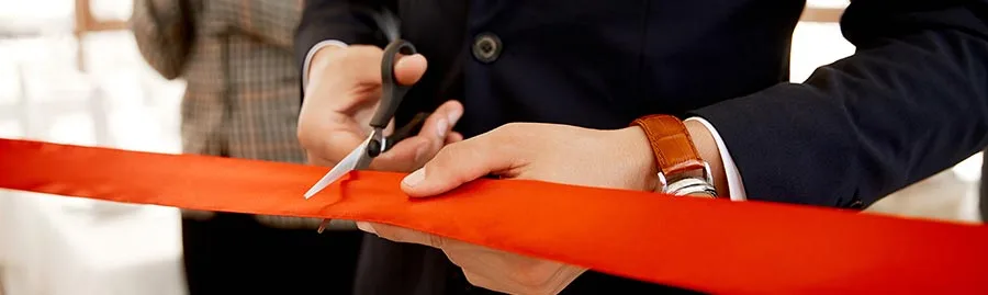 Bildliche Darstellung der Eröffnung eines Geschäftshauses.